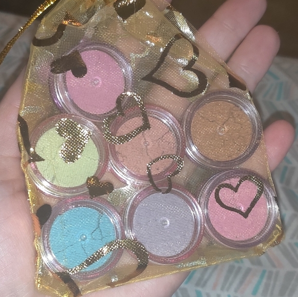 🔥 ONLY 1 LEFT 🔥6 Piece Loose All Natural Eyeshadow, Body Shimmer, Highlighter - Picture 10 of 10
